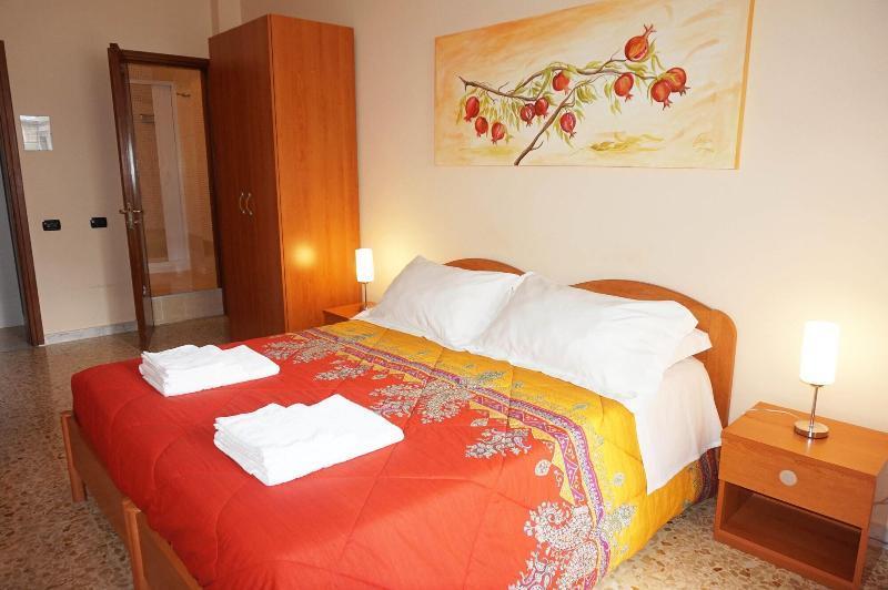 B&B Piazza 300Mila Lecce Buitenkant foto