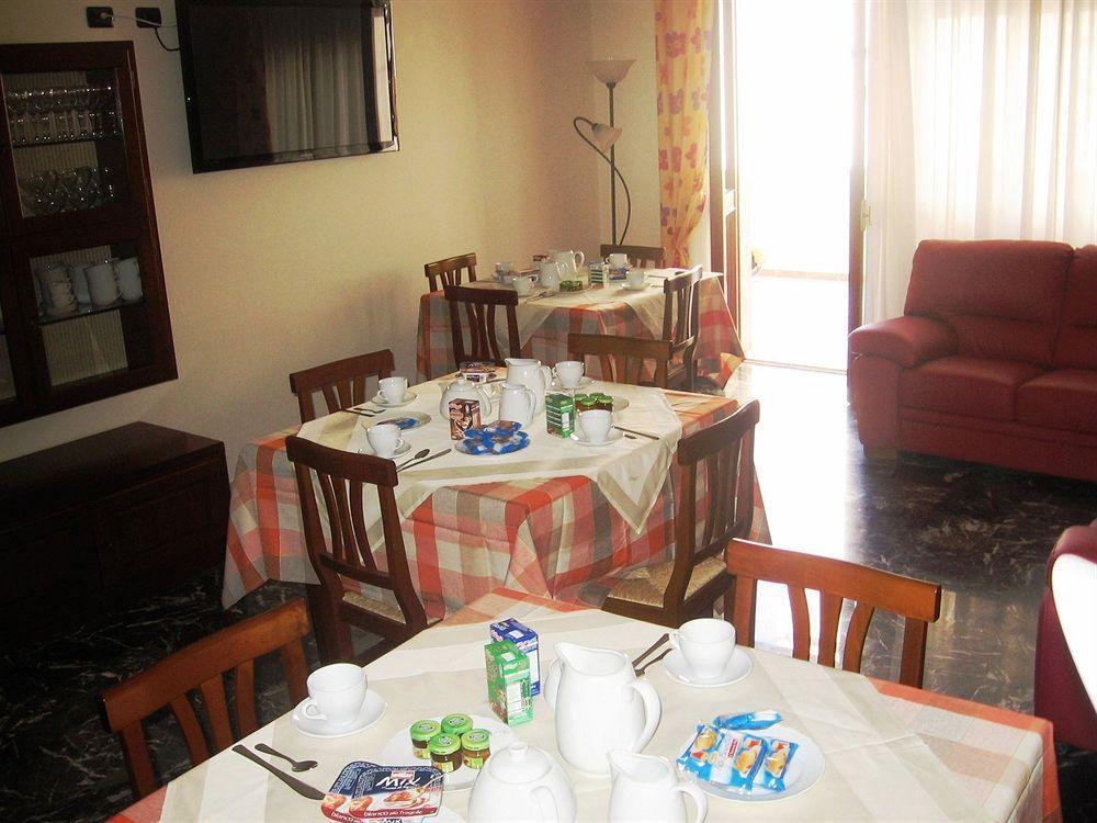 B&B Piazza 300Mila Lecce Buitenkant foto